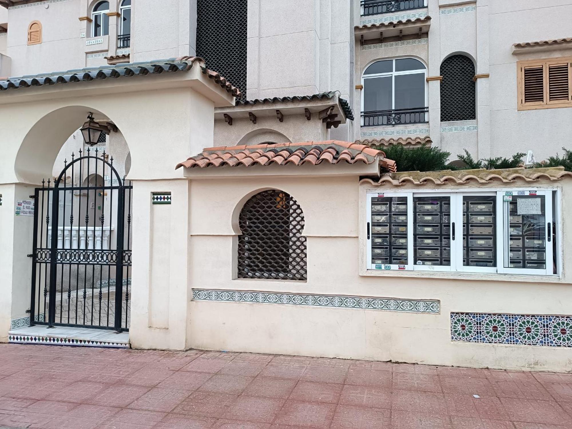Residencia Alhambra Los Cisnes Торрев'єха Екстер'єр фото